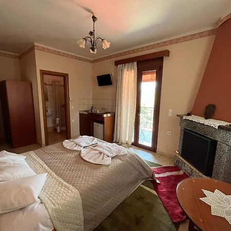 To Spiti Tis Irinis Hotel Vytina Exterior photo