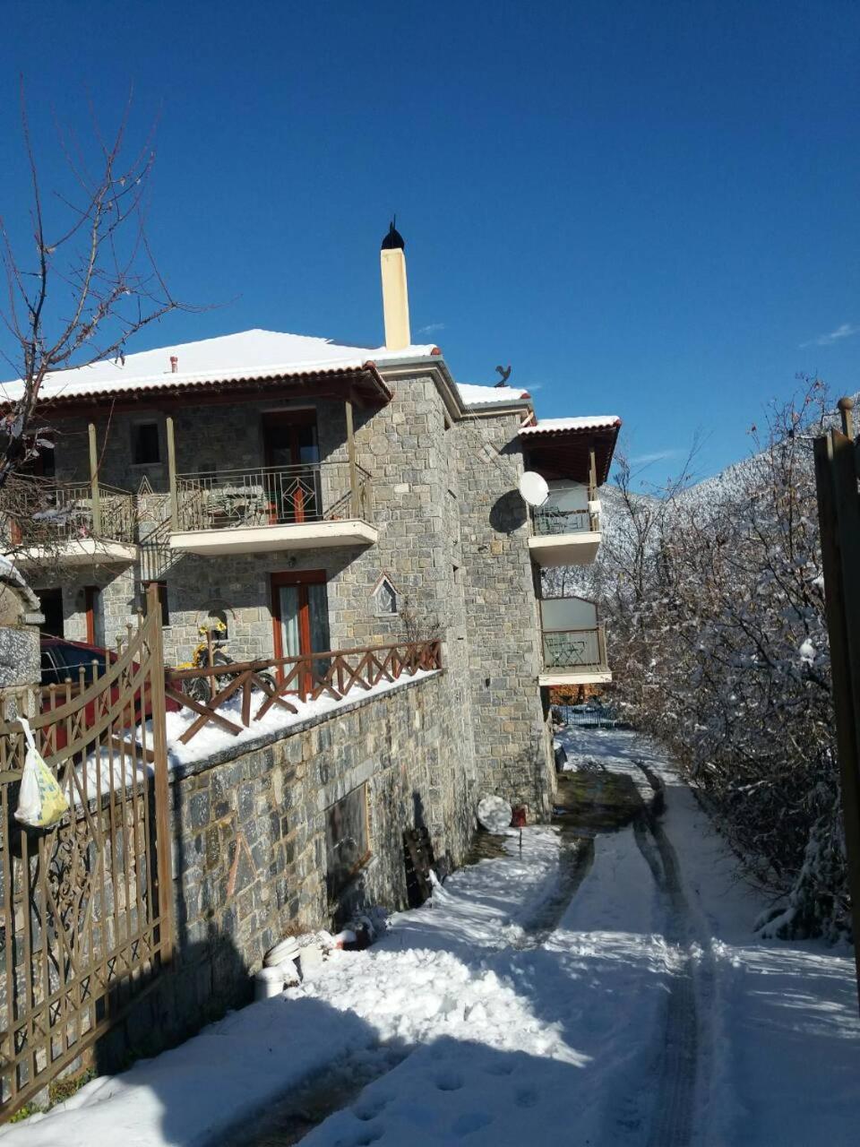To Spiti Tis Irinis Hotel Vytina Exterior photo